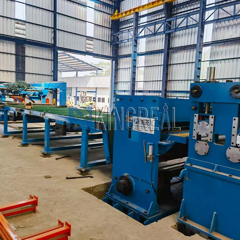 Fly shearing cut to length line